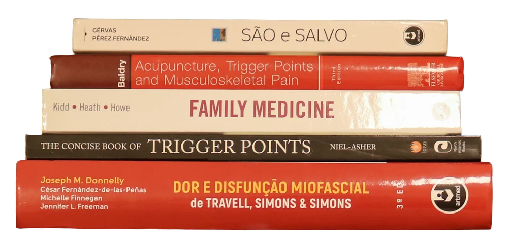 Livros de medicina de família e tratamento da dor do consultório de João